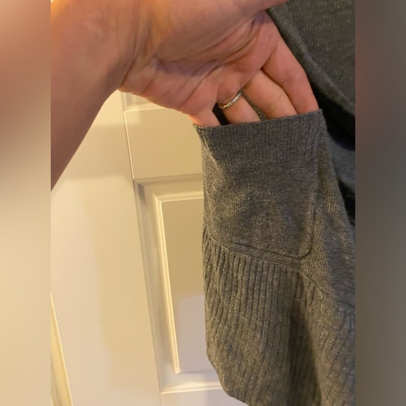 Guess small Gray Poncho With Pockets - Picture 4 of 7